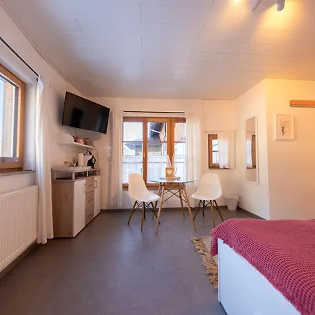 Haus Frey 公寓 *